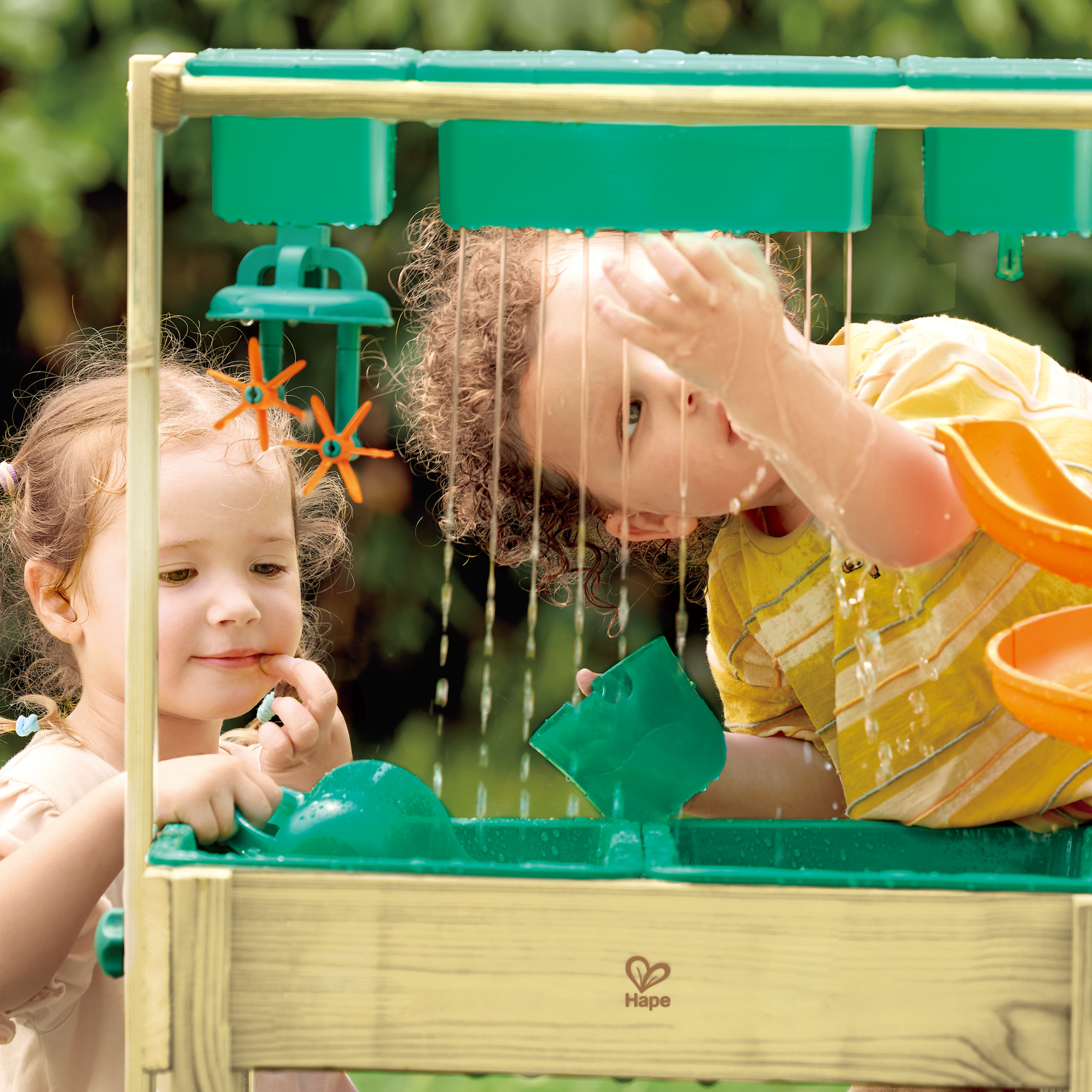 Outdoor Sand-, Matsch- & Wasserspieltisch Outdoor Sand-, Matsch- & Wasserspieltisch