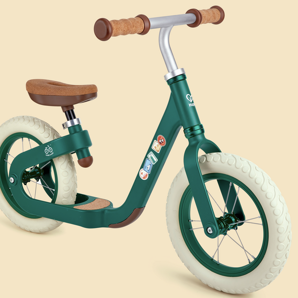 Vélo d'équilibre vert en liège