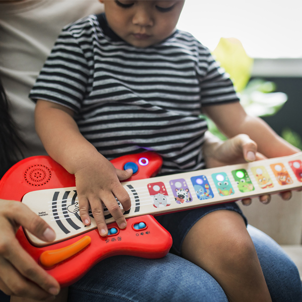 Mache dein Kind mit der Welt der Musik vertraut