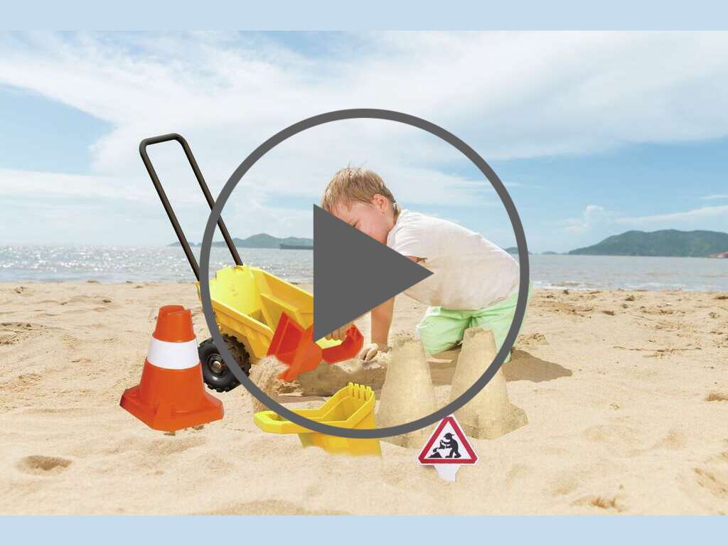 Sandspielzeug mit Kipper Sandspielzeug mit Kipper